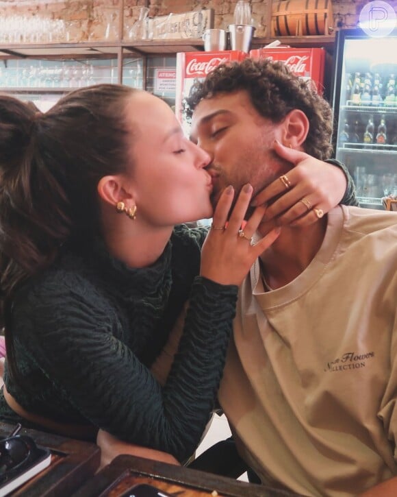 Larissa Manoela e André Luiz Frambach estão casados há 6 meses