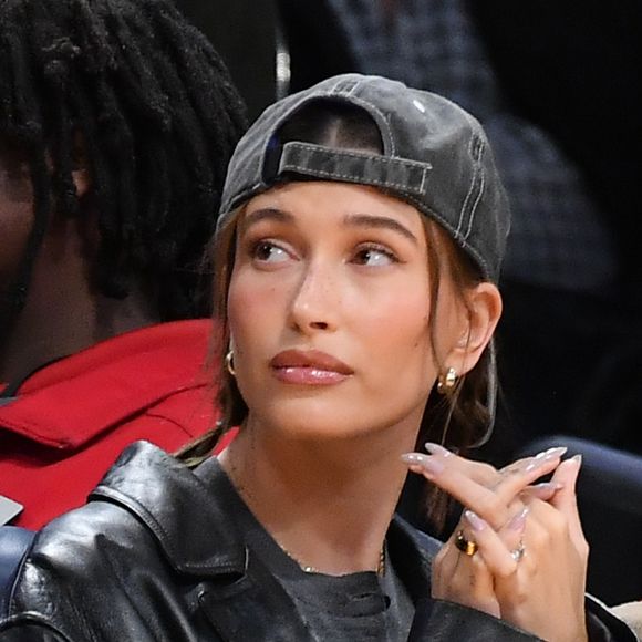 Hailey Bieber é uma das modelos mais requisitadas do mundo e faz sucesso com sua beleza descomunal