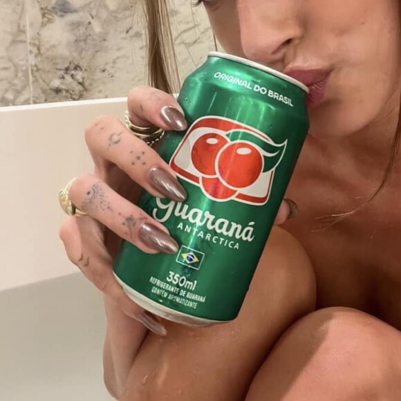 Amante de guaraná, pão de queijo e brigadeiro, Hailey Bieber não esconde seu amor pelo Brasil