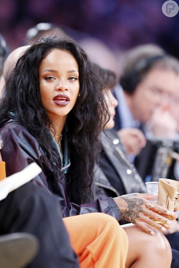 Rihanna ainda não lançou seu novo álbum, intitulado provisóriamente como 'R8'