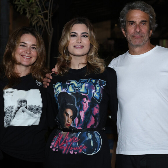 Filha mais velha do ex-casal Claudia Abreu e José Henrique Fonseca, Maria Maud chamou atenção pela semelhança com a mãe