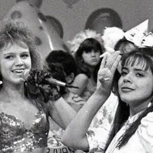 Eliana e Mara Maravilha em foto dos anos 1980 no programa 'Show Maravilha', no SBT, quando a loira ainda era integrante do Banana Split