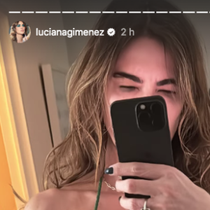 Luciana Gimenez escolheu um modelo de sapinho, com direito a olhinhos até linguinha no biquíni