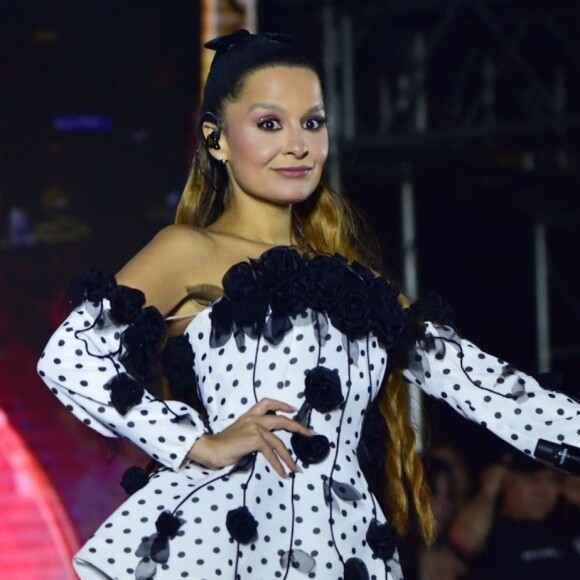 Maiara volta a receber críticas por magreza após publicar fotos com vestido curtinho nos bastidores de show