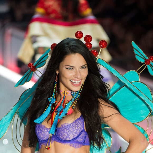 Adriana Lima, ex-angel da Victoria's Secret, ocupa a segunda posição na lista