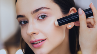 Conheça quatro marcas que contam com maquiagem em stick além da Boca Rosa