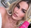 Fotos de Yasmin Brunet foram para divulgar sua linha de cosméticos que faz sucesso na web