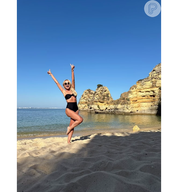 Enquanto ainda não estreia o programa na Globo, Eliana está curtindo férias em um destino paradisíaco