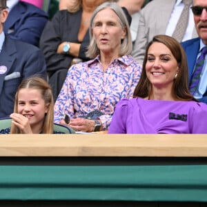 Kate Middleton usa look de mais de R$ 14 mil em segunda aparição pública em 6 meses, mas aparência da princesa é que chama atenção