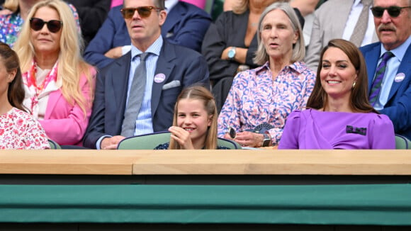 Com a filha, Kate Middleton usa look de R$ 14 mil em nova aparição após revelar câncer, mas aparência é que chama atenção