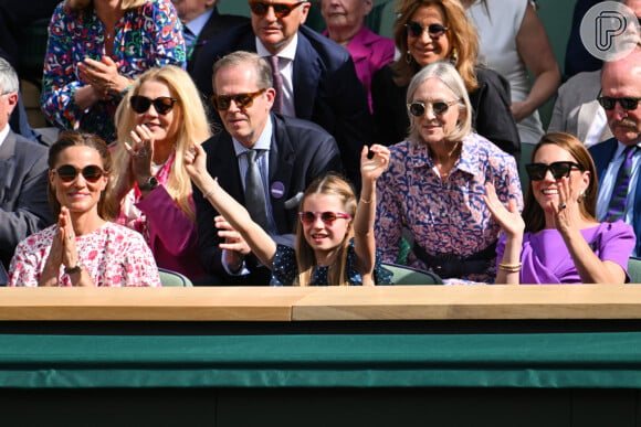 Kate Middleton levou a filha à final do torneio de tênis de Wimbledon e Charlotte mostrou entusiasmo