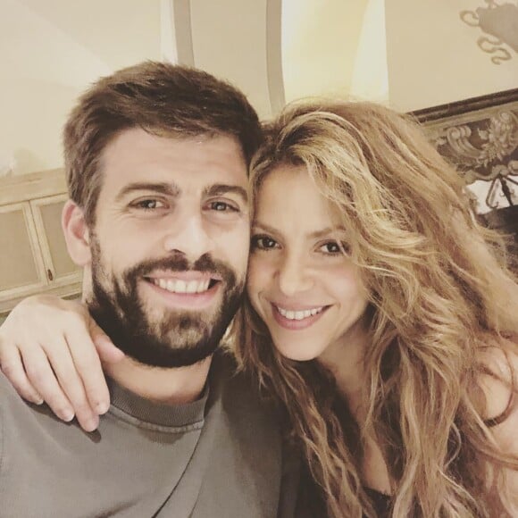 Internautas alfinetam Gerard Piqué por ter traído Shakira