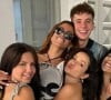 Internautas estão criticando Anitta após cantora publicar um vídeo dançando na companhia do novo casal Mariana Sena e Juliano Floss, ex de Vivi Wanderley