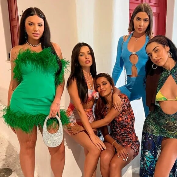 Anitta viaja com Marina Sena, Jade Picon, Juliette e o ex-casal Juliano Floss e Vivi Wanderley
