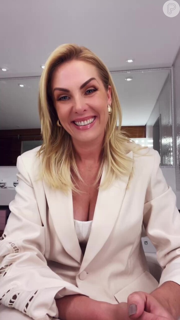 Ana Hickmann compareceu a um evento oferecido pelo Instituto Ressoar, com a presença de 300 mulheres vítimas de violência doméstica