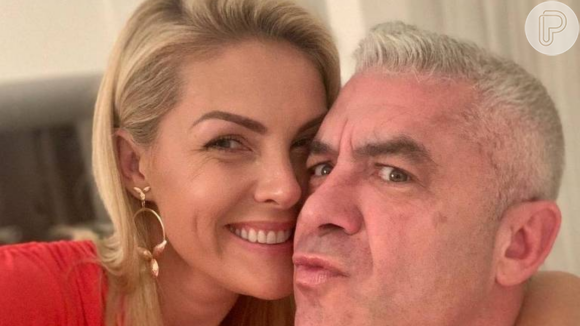 Ana Hickmann afirma ter tido o braço imprensado contra uma porta pelo ex-marido, Alexandre Correa, durante uma discussão