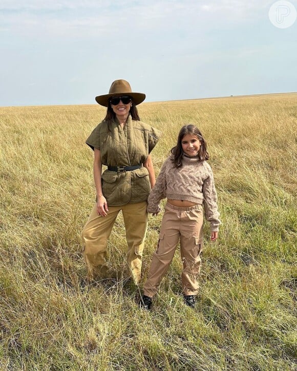 Deborah Secco está viajando com a filha Maria Flor, de 8 anos, para o Quênia