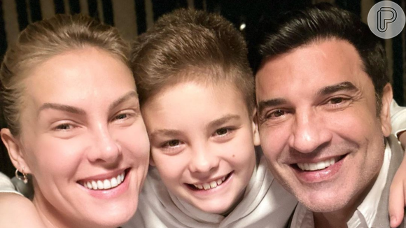 'O tio Edu pediu minha mãe em casamento. Isso me deixa feliz porque faz vocês dois felizes', disse Alezinho, em trecho divulgado por Ana Hickmann em seu perfil do Instagram