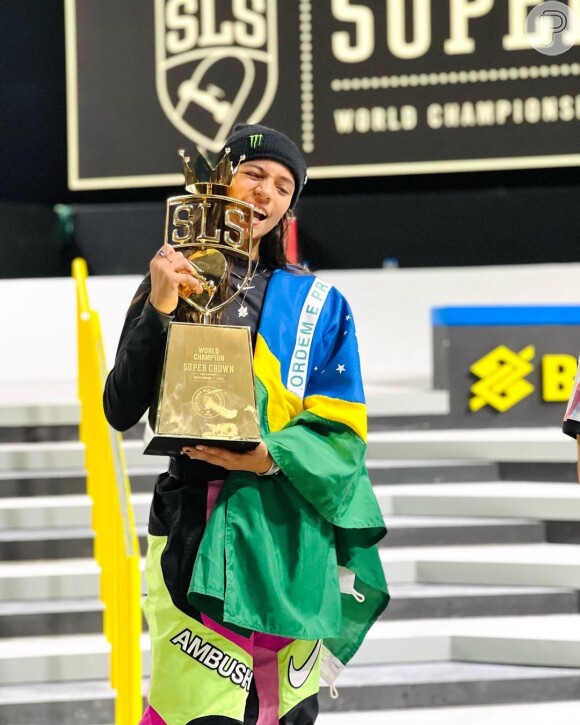 Medalhista olímpica fez um vídeo nos seus Stories reclamando que ela e a equipe do skate brasileiro ficaram mais de 3 horas aguardando um ônibus para voltar à Vila Olímpica: 'Estou com fome'.