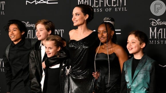 Angelina Jolie é acompanhada pelos filhos na maioria dos eventos públicos