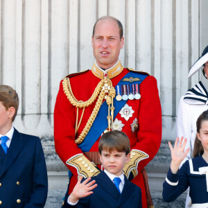 Príncipe William e os filhos, George, Charlotte e Louis, são, respectivamente, os próximos na linha de sucessão ao trono britânico