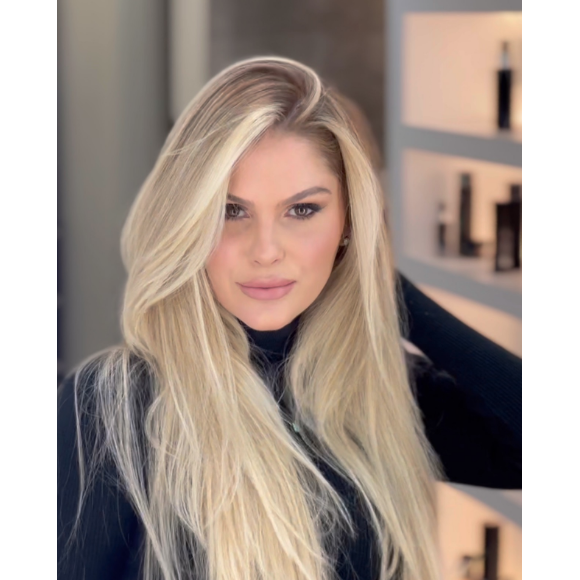 Bárbara Evans passou por três cirurgias no dia 18 de junho, sendo elas a liposapiração, enxertia e mastopexia