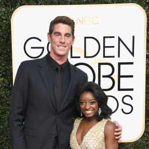 Simone Biles, ao lado do naddor Conor Dwyer, de 1,96 metros. São mais de 50 centímetros de diferença!