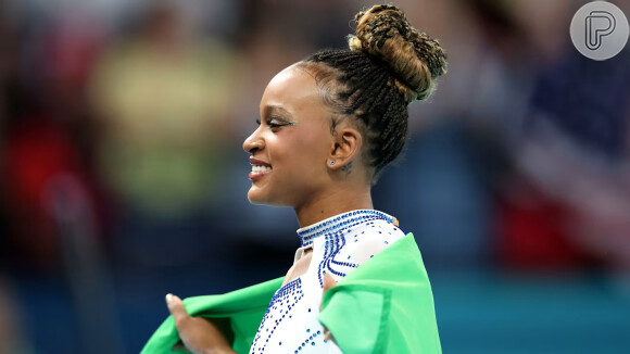 Rebeca Andrade subiu ao pódio pela terceira vez neste sábado (03), após conquistar a medalha de prata na final de salto das Olimpíadas de Paris