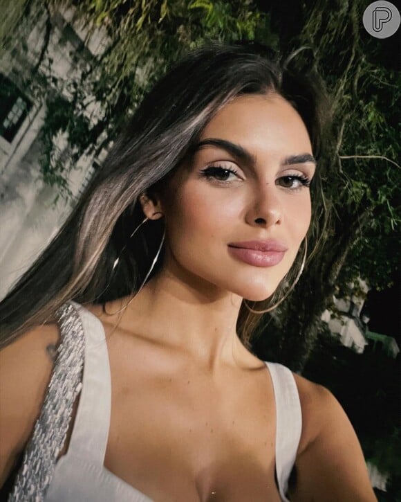 A modelo Amanda Kimberlly preparou uma festinha íntima neste sábado (03) para celebrar o primeiro 'mesversário' de Helena