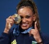 A unha de Rebeca Andrade já estava com esmalte dourado nas pontas antes da medalha de ouro chegar