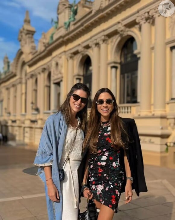 Patrícia Abravanel e Rebeca Abravanel estavam no restaurante do hospital quando foram abordadas por jornalistas