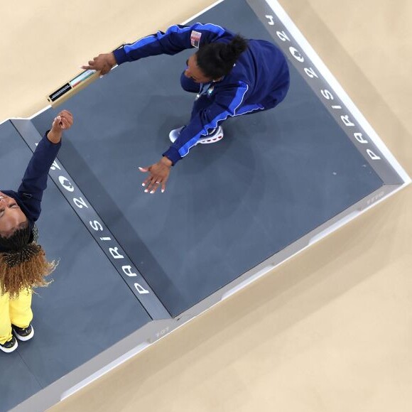 Até mesmo o Museu do Louvre considerou a imagem de Rebeca Andrade uma obra de arte digna de exposição