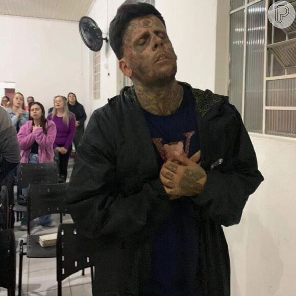 Homem mais tatuado do Brasil se converteu à igreja evangélica há quase 2 anos