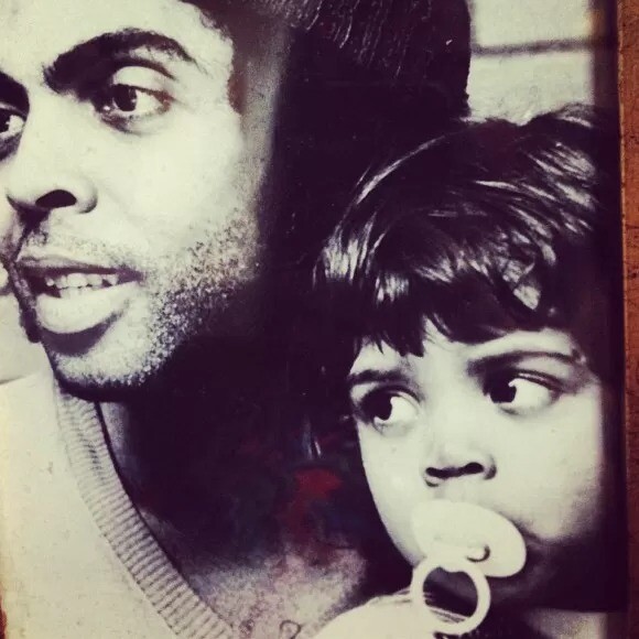 Gilberto Gil com Preta Gil na infância da cantora