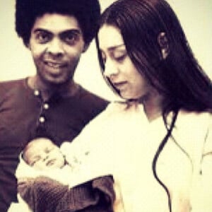 Preta Gil com Gilberto Gil e Sandra Gadelha quando a cantora era um bebê