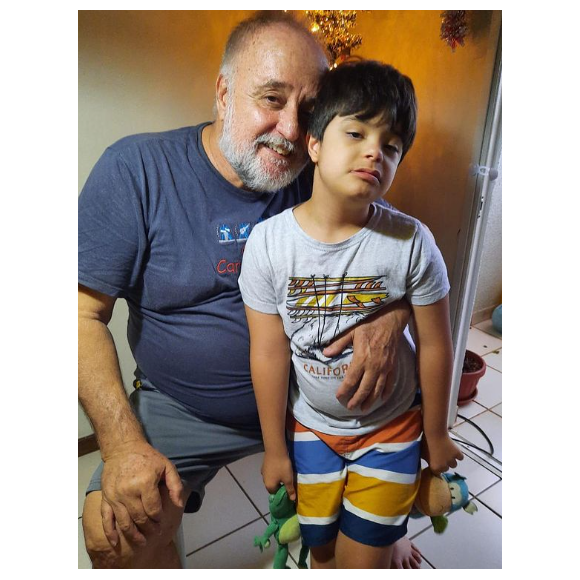 O ator Ricardo Pavão e o filho Otto, de 12 anos