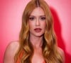 Marina Ruy Barbosa escolheu um vestido laranja da grife YSL para o evento.