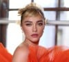 Para seu look BAFTAS 2023, Florence Pugh optou por uma variante moderna da "sobrancelha Audrey", exibindo sobrancelhas grossas e retas como as que caracterizaram Audrey Hepburn - criada com maquiagem fortemente carregada de corretivo para cobrir a ponta das sobrancelhas.