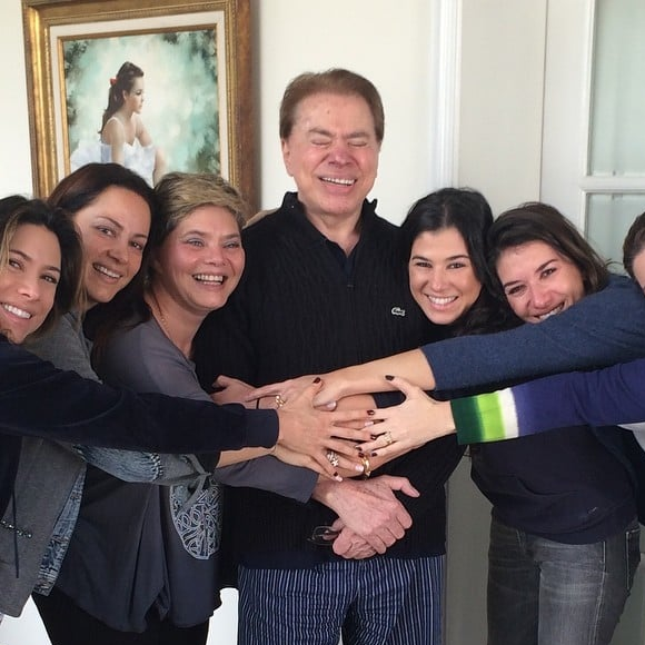 6 filhas de Silvio Santos sempre apareciam em fotos em família divertidas com o apresentador