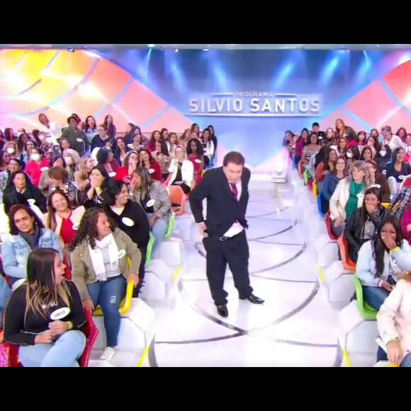 Então, Silvio logo percebeu que, quando as suas 'colegas de trabalho' estavam só na presença de mulheres, movimentavam mais o programa, como riram da cena em que a calça do apresentador caiu durante uma das atrações