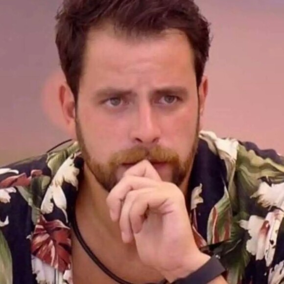 Lembra dele? Gustavo Marsengo, ex-BBB 22, tira a barba e impressiona a web; Laís Caldas reage