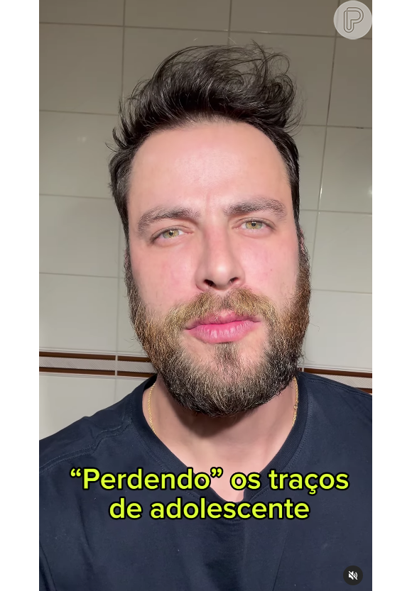 Gustavo Marsengo agitou as redes sociais nesta sexta (23) ao fazer um vídeo mostrando como fica sem barba