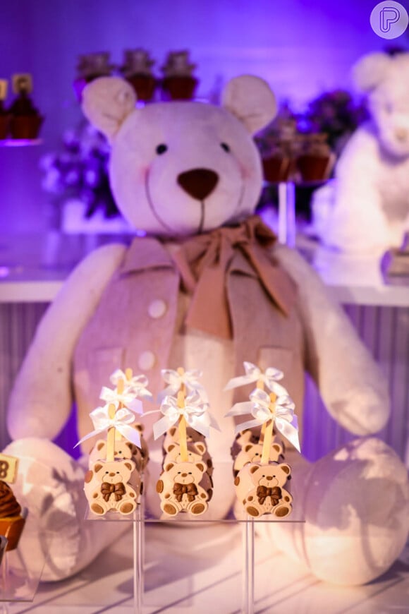 Detalhes da mesa do chá revelação de Zezé Di Camargo e Graciele Lacerda