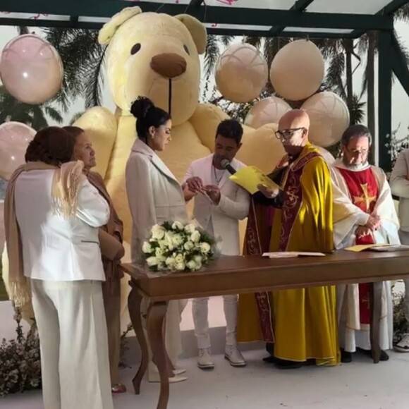 Zezé Di Camargo e Graciele Lacerda trocaram alianças em um casamento surpresa