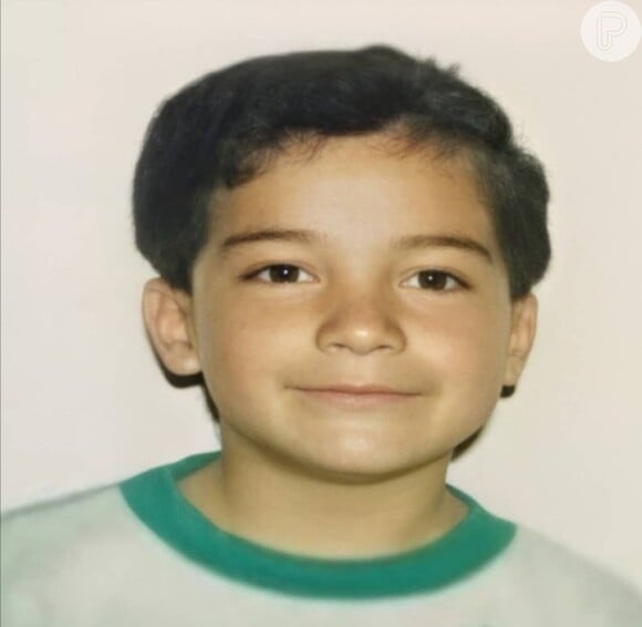 Alfonso Herrera chegou a dar um importante passo rumo a esse sonho: com 17 anos, ele iniciou as inscrições para entrar em uma escola de aviação