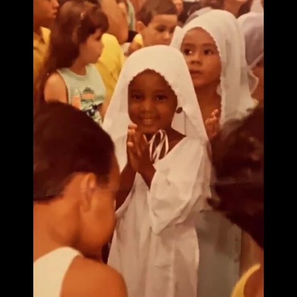 Iza, criança, caiu de uma altura de cerca de 5 metros