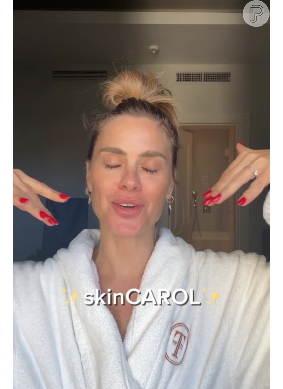 Carolina Dieckmann fez um conteúdo em seu Instagram mostrando todos os produtos de skincare que usa diariamente