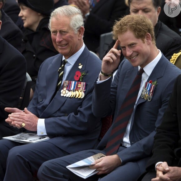 Príncipe Harry também acabou se afastando de seu pai, o Rei Charles III.