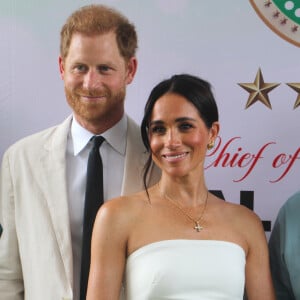 Segundo informações do jornal, a inteção de Meghan Markle com a festa de primeira linha é de mostrar para Harry que ele é sim valorizado e apreciado pelas pessoas à sua volta, depois que a sua família (os membros da realeza), fechou as portas para ele.