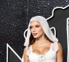 Anitta usou look all-white da Dolce & Gabbana para o VMA's